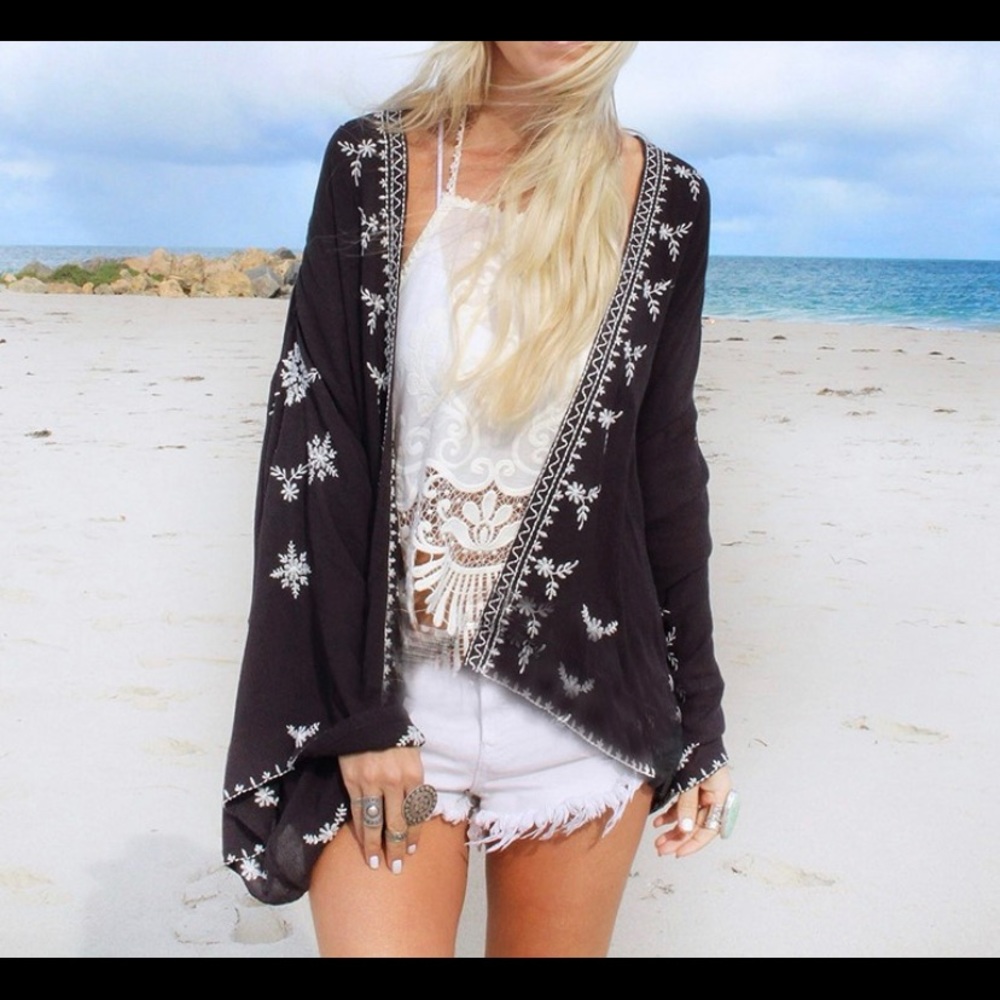 🌟HP🌟new flower pattern cardigan (one size)